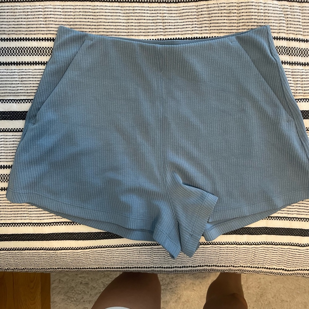 NWOT lululemon Ribbed Softstreme HR Short 2.5”. Size 6